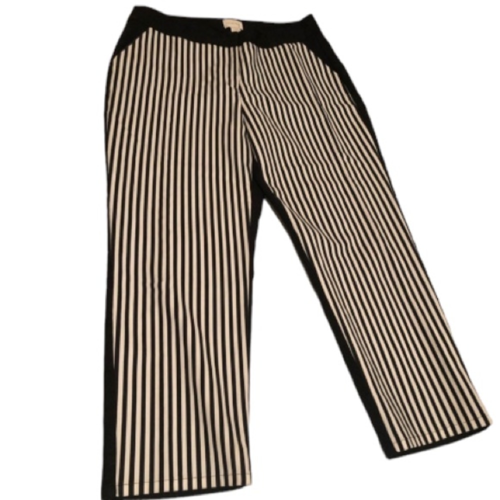 Chico’s size 10 black & ivory striped high rise wide leg cropped at ankle